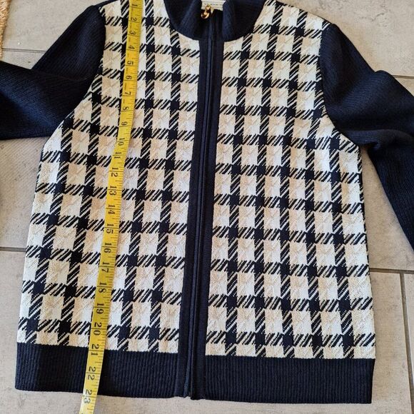 St. John Sport zip cardigan size P (M) - Picture 7 of 9